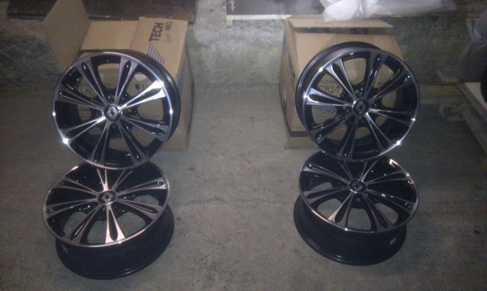 Литые диски 15 радиус на логан. Оригинальные литые диски рено логан r15. Диски литые r14 renault logan. Штатное литье логан r15. Диски литые r14 renault logan.