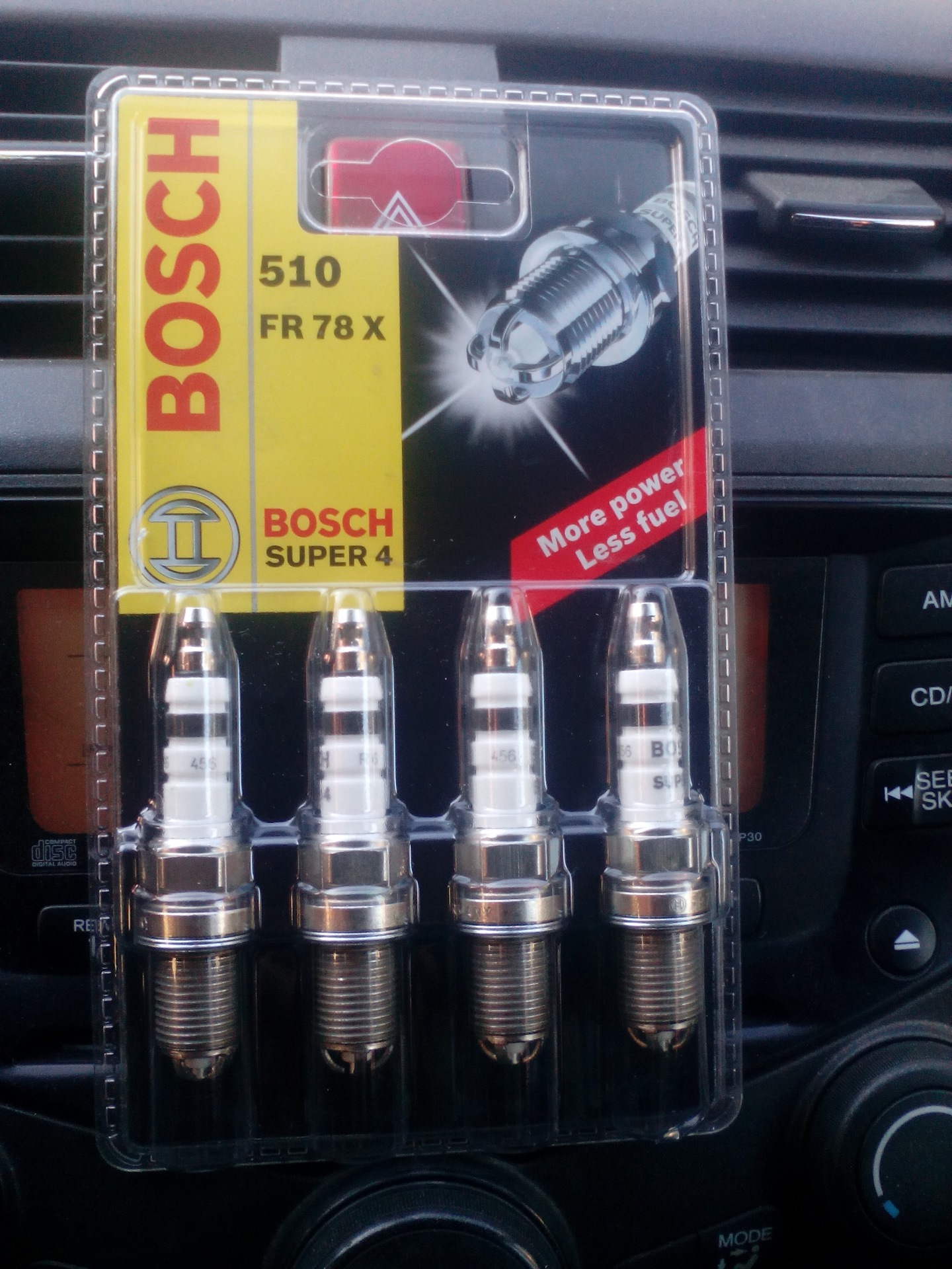 Bosch super 4. Bosch четырехконтактные свечи. Bosch super 4 для ВАЗ. Свечи бош супер плюс fr8ds 302. Свечи бош супер 4.