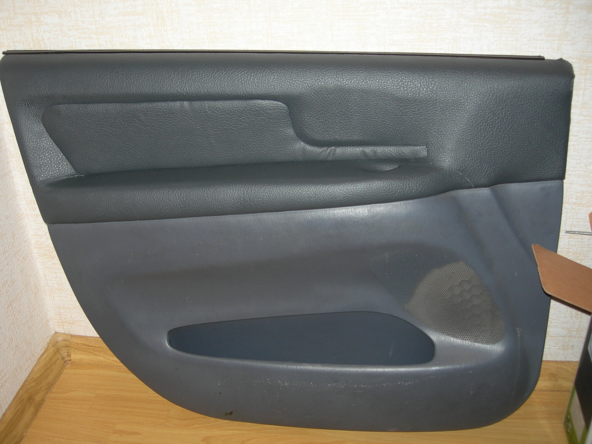 Door trim replacement - Toyota Ipsum 20 L 1999