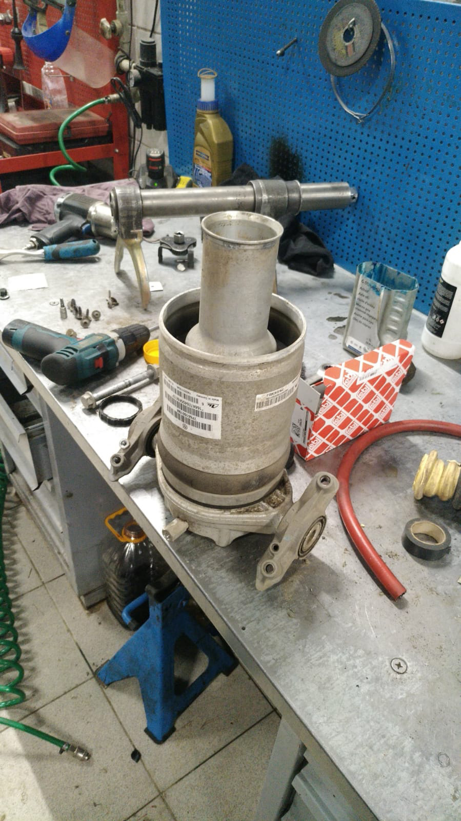 Профилактика пневмы на туареге, замена пневмабалона — Volkswagen ...