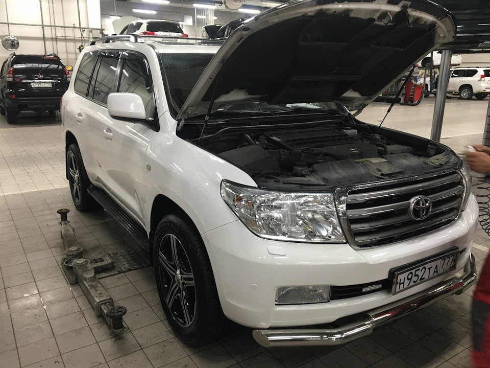 Замена масла в ДВС В Тойота Ясенево — Toyota Land Cruiser 200, 4,5 л ...