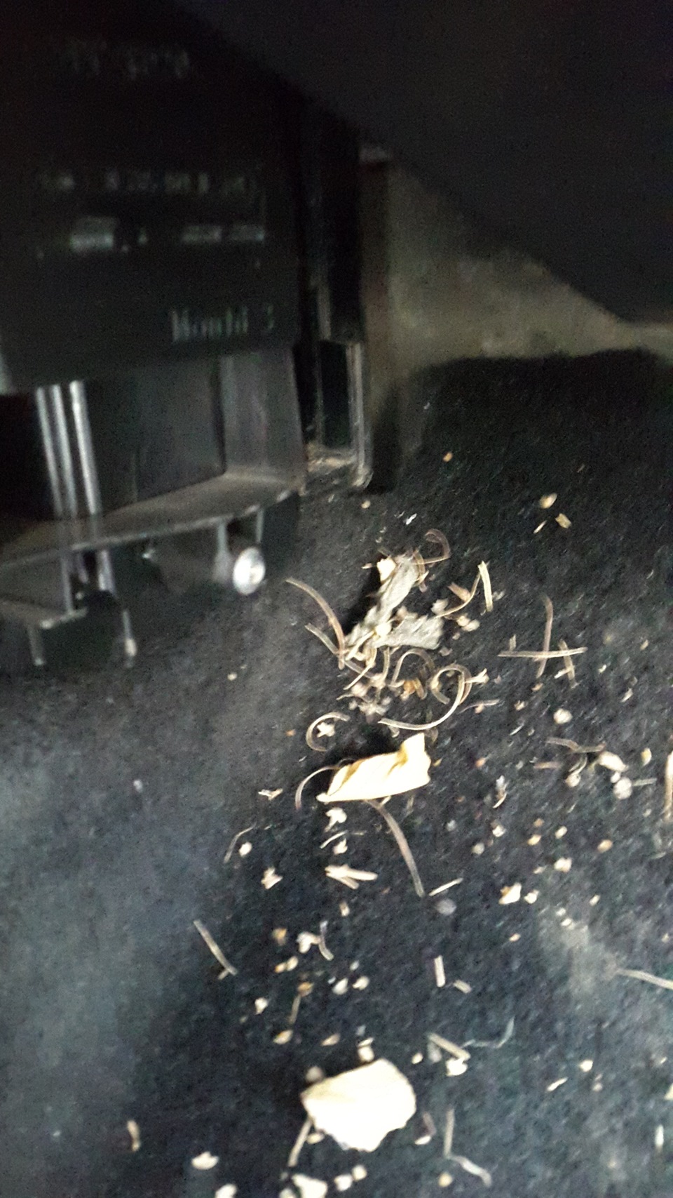 В не плановая замена салонного фильтра. — Nissan Almera V (G11/15), 1,6 ...