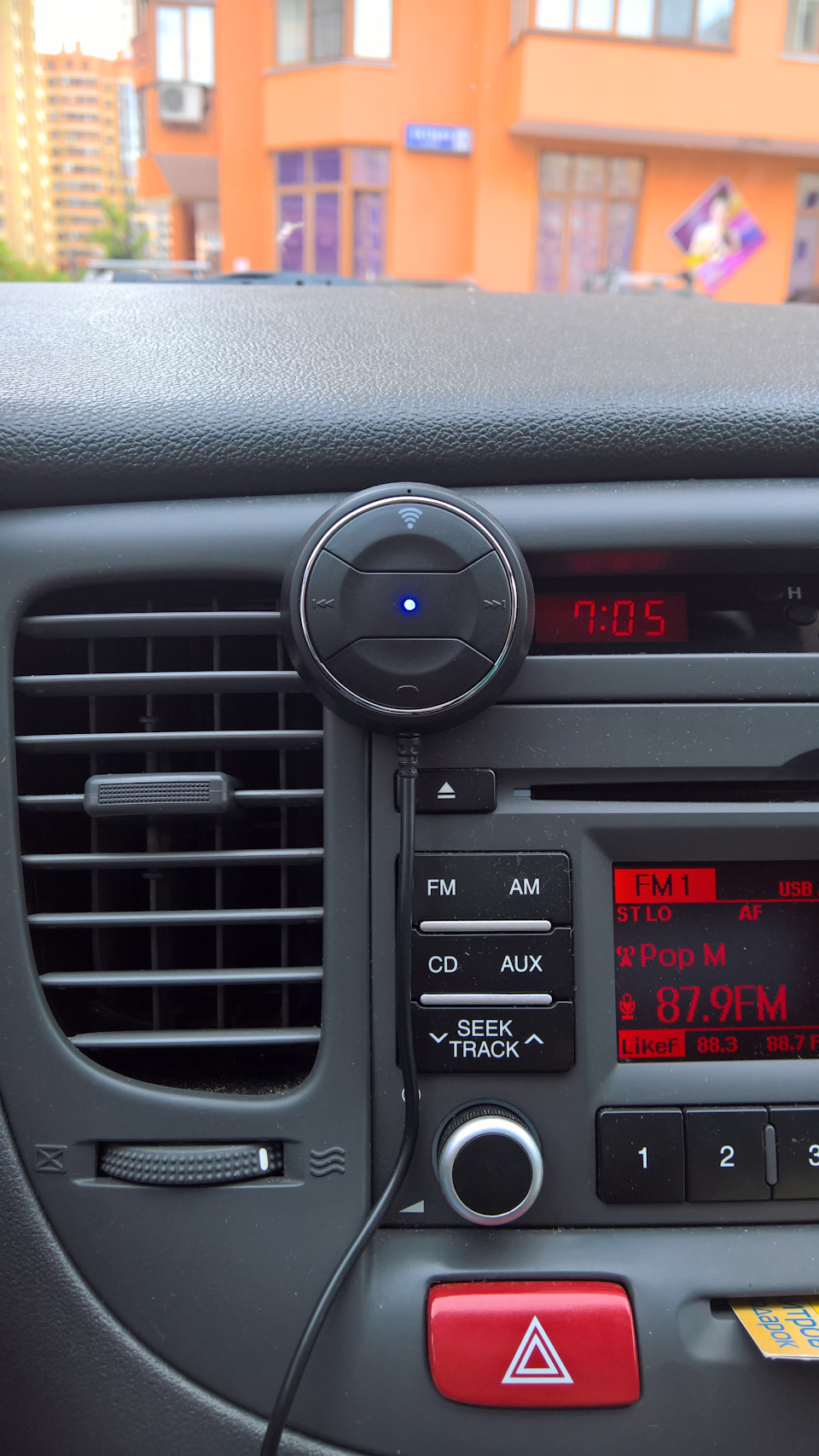 Bluetooth aux гарнитура — KIA Rio (2G), 1,4 л, 2011 года | аксессуары |  DRIVE2