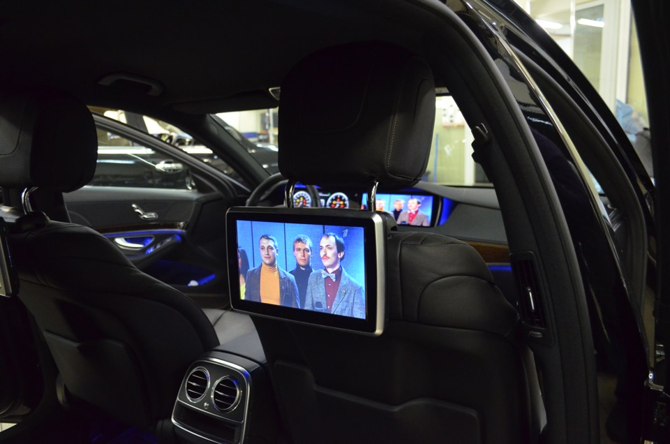 Установка мониторов для задних пассажиров на Mercedes W222 — autodop ...