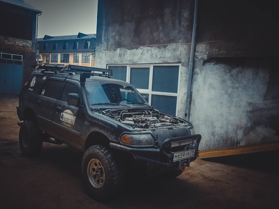 А наклейка оказалась 3D)))) — Mitsubishi Montero Sport (1G)