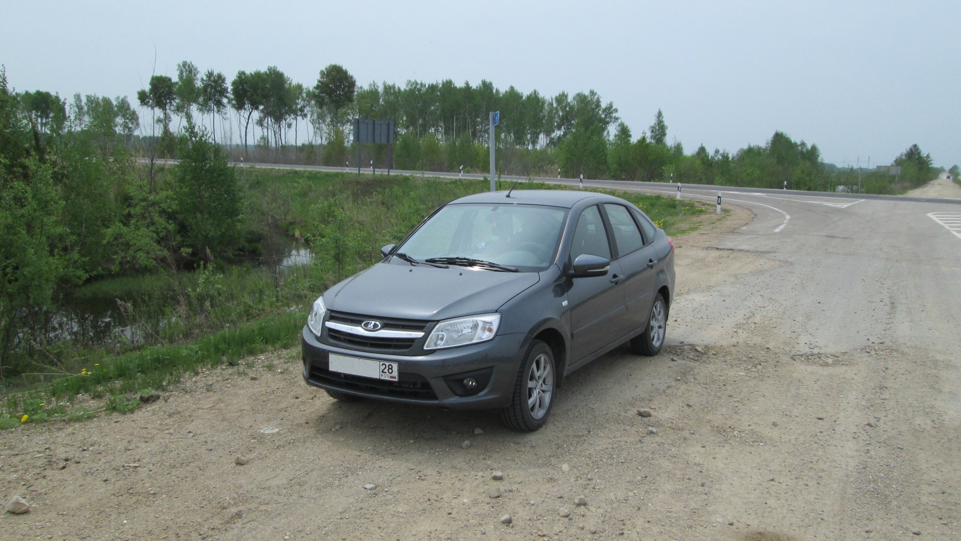 Стоит брать гранту. Lada Granta 2017. Первая Лада Гранта. Лада Гранта лифтбек с люком. Лада Гранта 2017 черная.