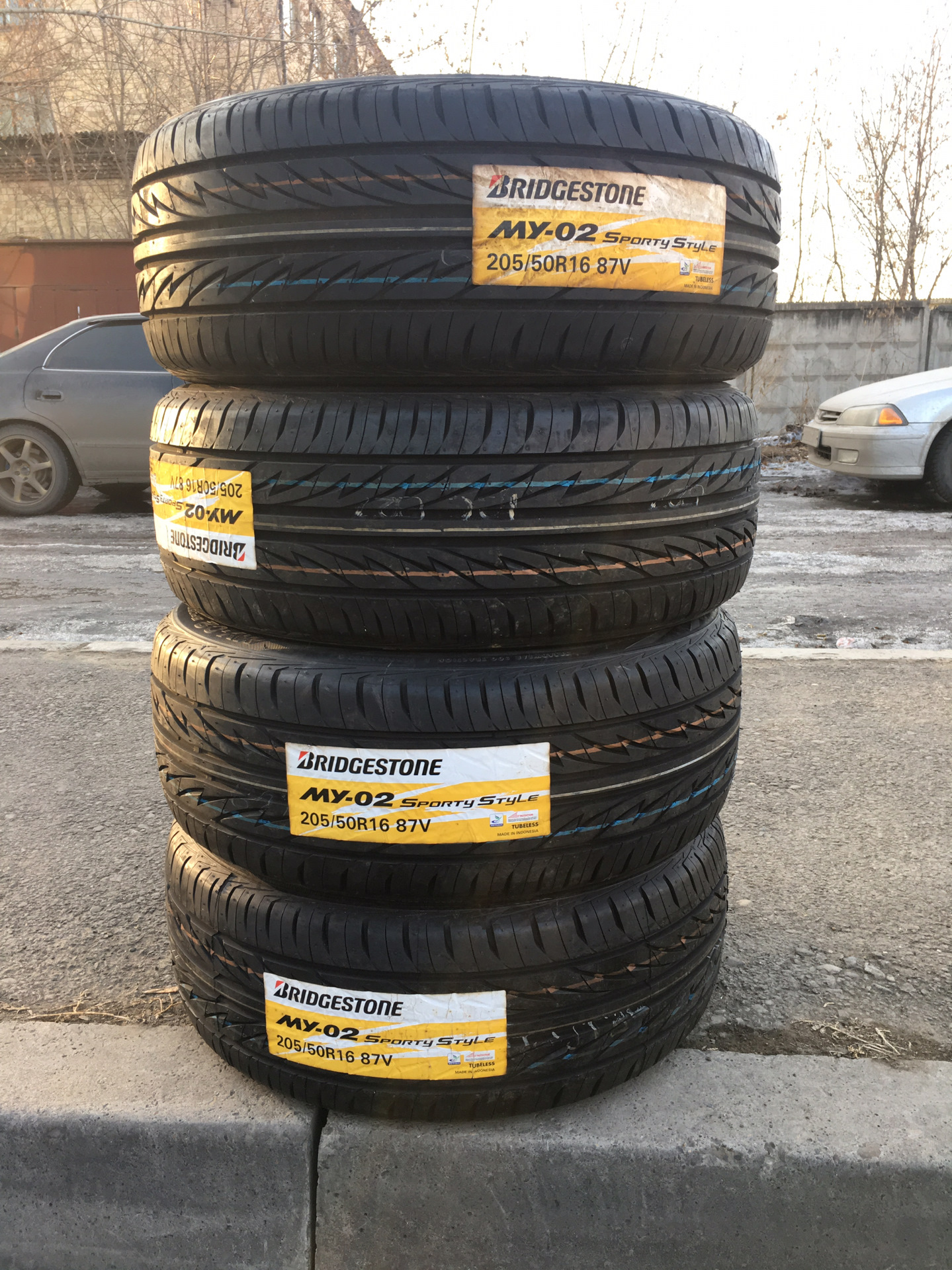 Bridgestone r16. 205/50 R16 Бриджстоун. 205/50r16 87v. Автомобильная шина Bridgestone my-02 sporty Style 205/50 r16 87v летняя. Bridgestone MZ-01 205 50 r16.