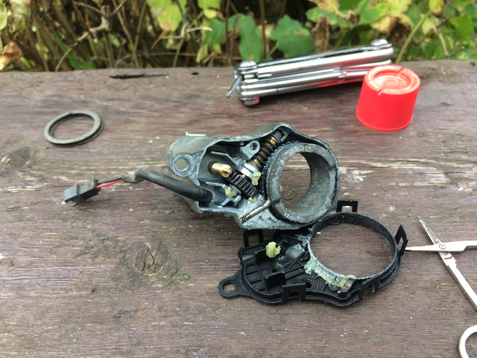 чем смазать механизм складывания зеркал автомобиля