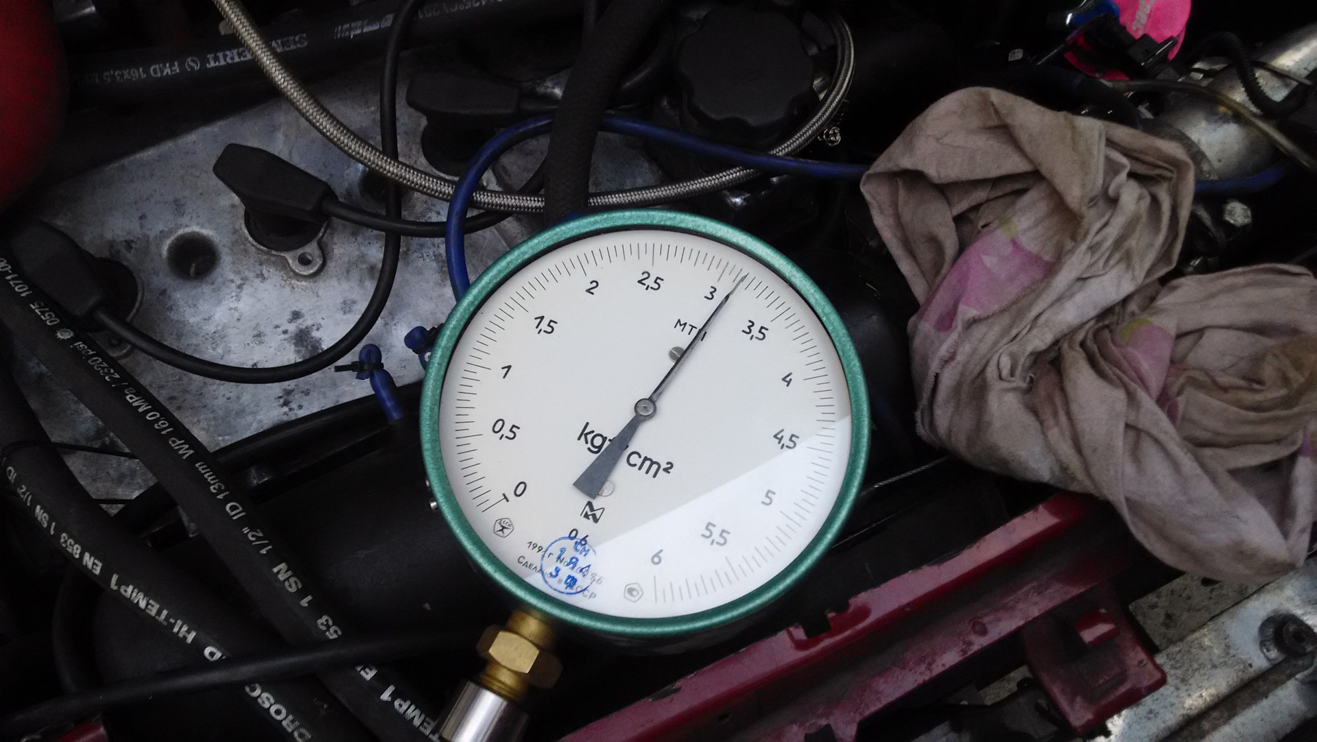 Таблица компрессии ваз 2107. Нива давление в цилиндрах. Давление в шинах нива шевроле. Компрессия в двс 21214 инжектор. 4 лачетти.