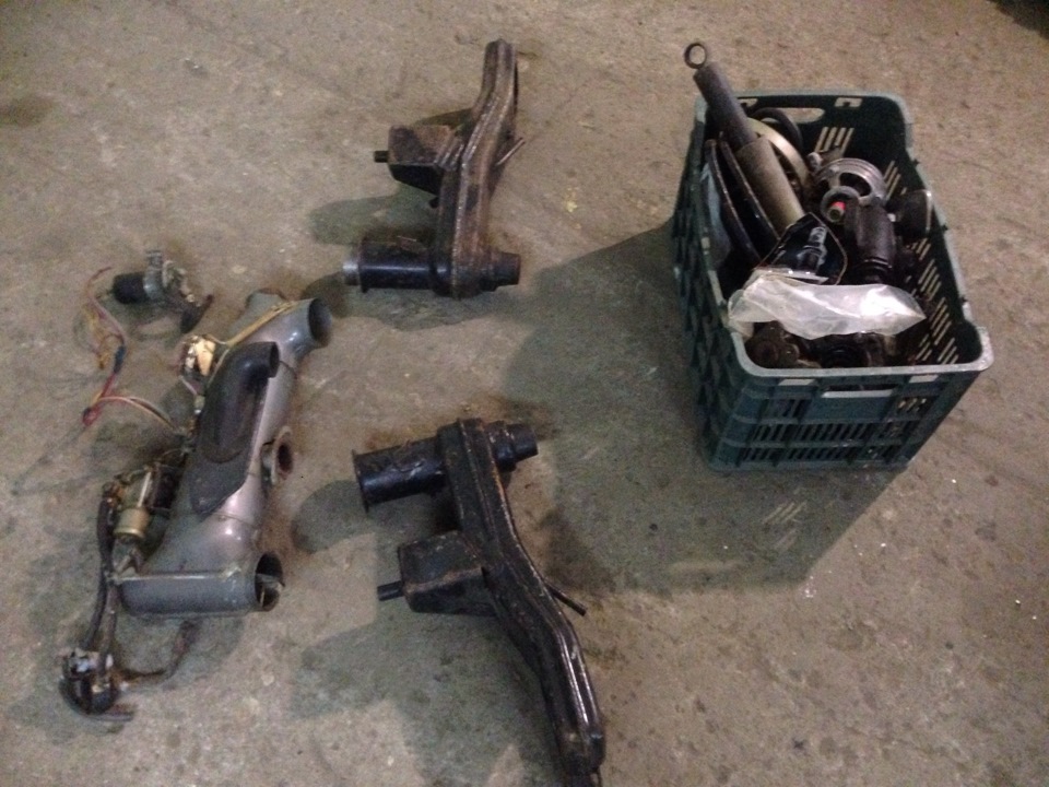 Купил новые крестовины ! Амортизаторы от шнивы вперед .Тормозные шланги ...