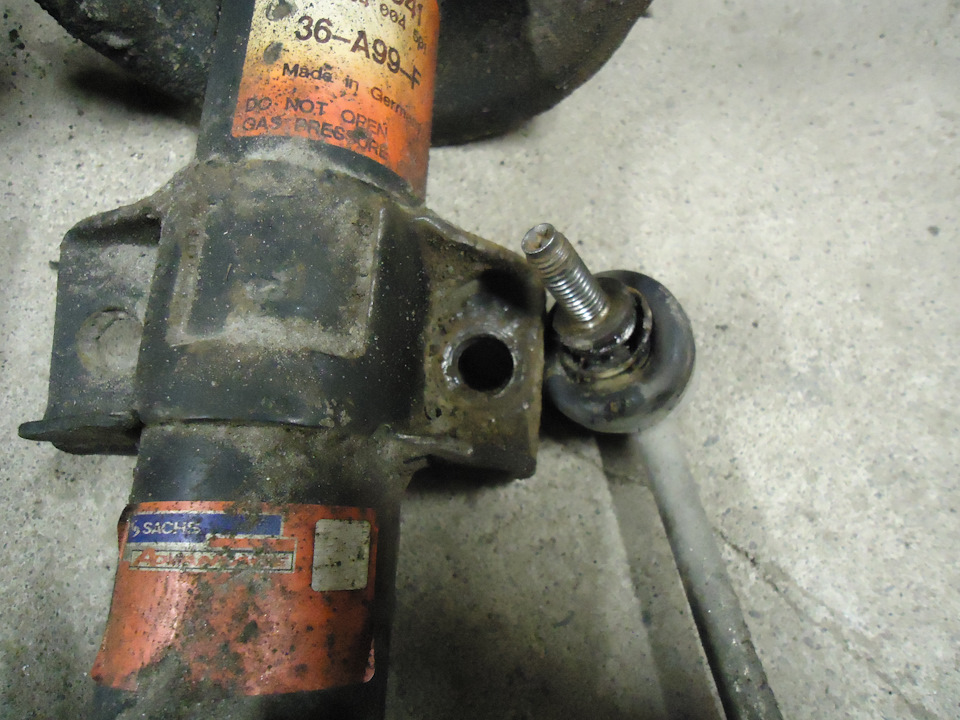 Замена передних амортизаторов, стоек стабилизатора. — Volvo XC70 II, 2 ...