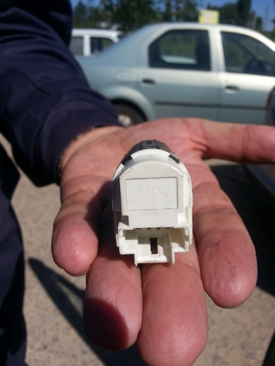 не горят стопаки. — Nissan Almera V (G11/15), 1,6 л, 2013 года ...