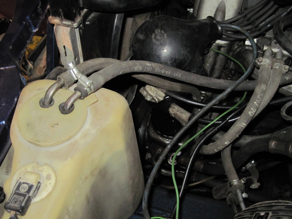 Очень хотелось, бачок омывателя с подогревом. — Mercedes-Benz W123, 2,8 ...