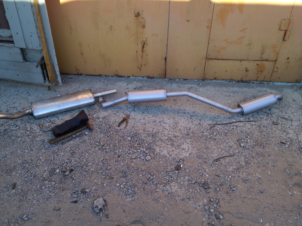 Замена глушителя и резонатора. — Lada 2107, 1,5 л, 2000 года | своими ...