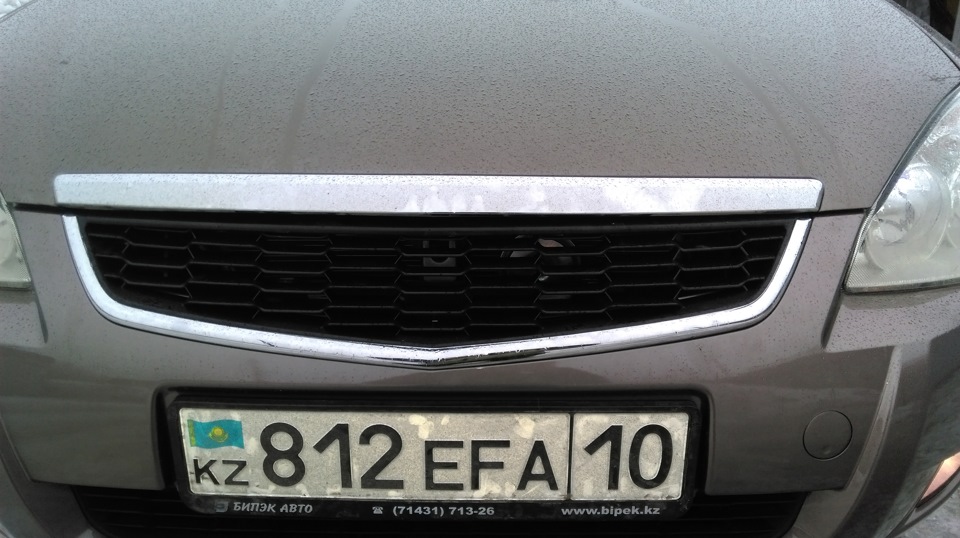 Решетка радиатора без значка — Lada Приора седан, 1,6 л, 2015 года ...