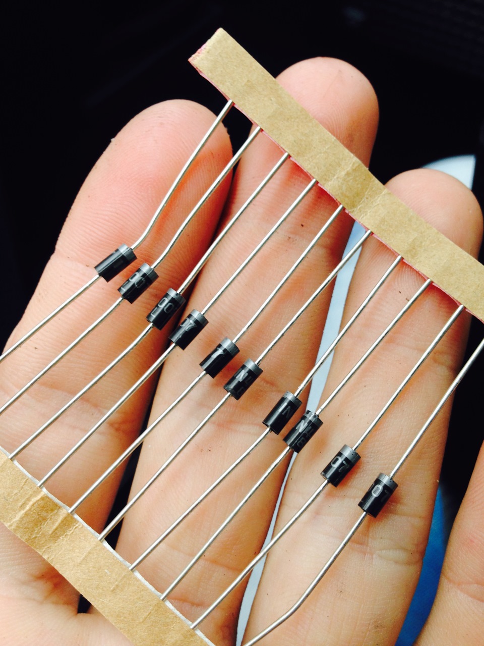 de93b6cs 960 магнитола проваливается внутрь что делать