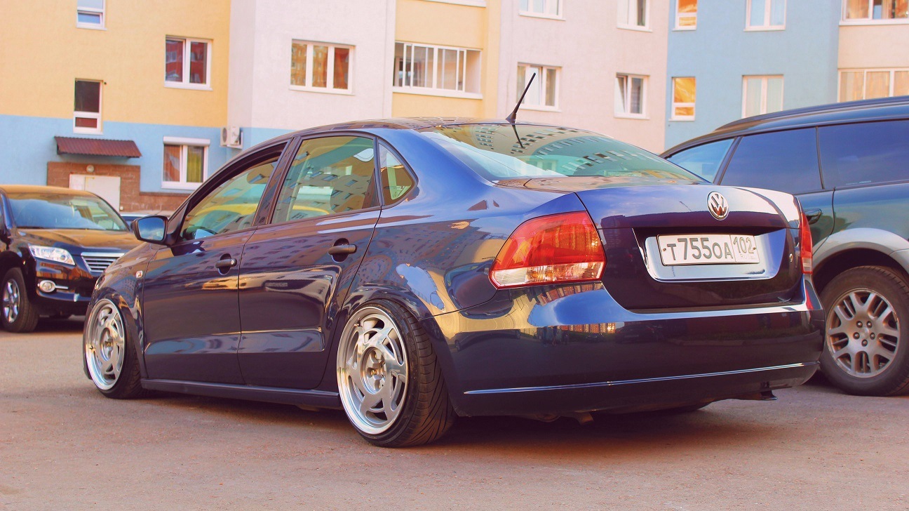 Volkswagen Polo sedan stance