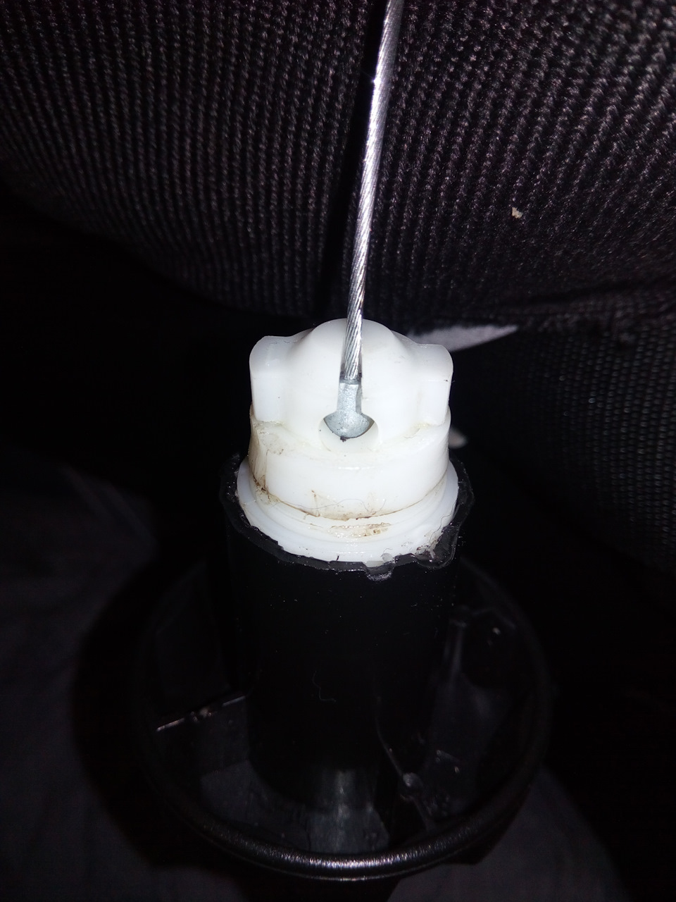 Снятие и установка обшивки переднего сидения.(ч.2) — Ford Mondeo III, 2 ...