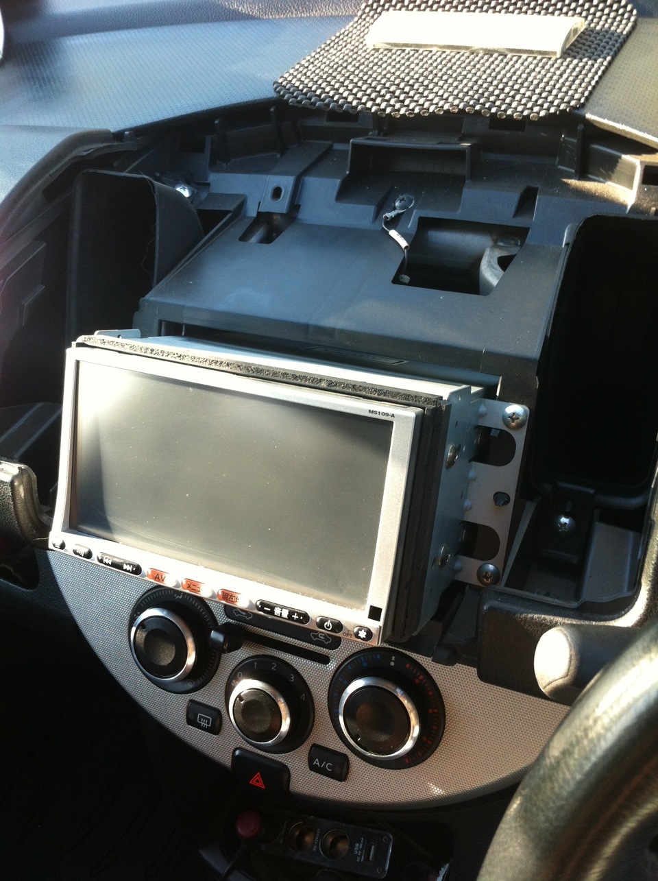 Фото в бортжурнале Nissan Note (1G)