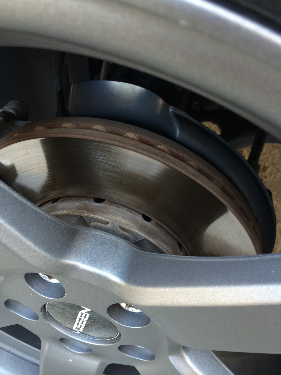 термоиндикаторные краски тормозной диск. краска для тормозных дисков. краска антикоррозийная для тормозных дисков. краска для тормозного диска. Foliatec neon yellow.