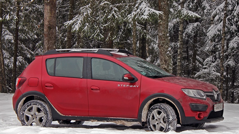 Колпаки рено сандеро степвей 16. Рено Сандеро степвей. Renault Sandero Stepway диски. Рено степвей 2 зимой. Renault Sandero Stepway 2 Воссены.