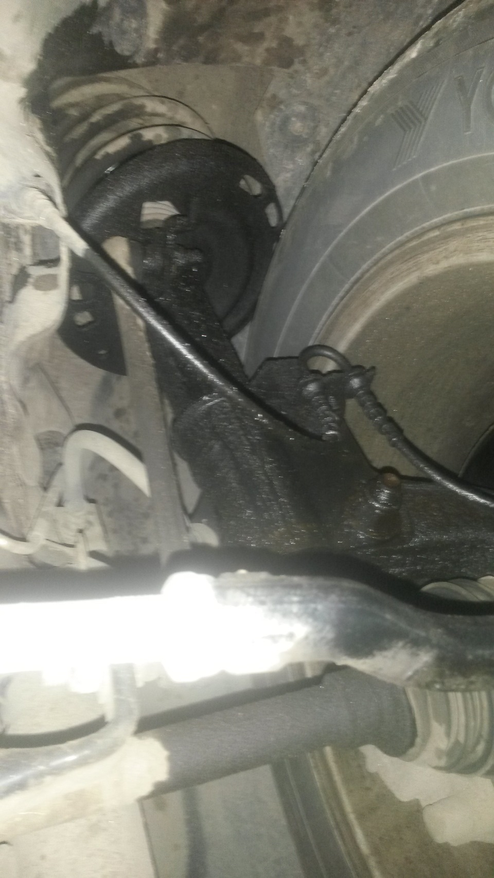 походу потек передний амортизатор — Renault Megane III, 1,5 л, 2012 ...