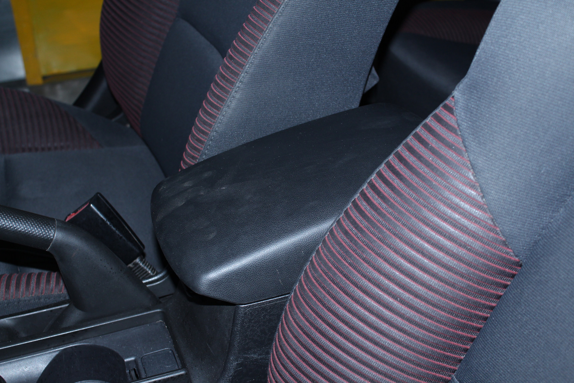 Мазда 3 установка чехлов и перетяжка: карт, руля, МКПП и подлокотника ...