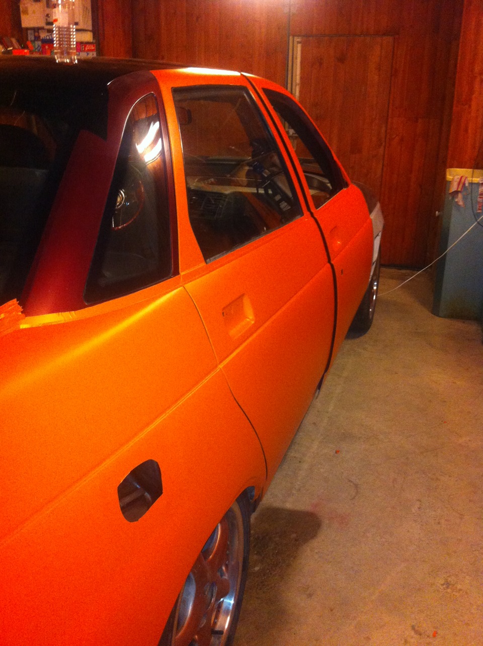 Заехал посмотреть, как дела у ребят, которые клеют пленку — Lada 21104 ...