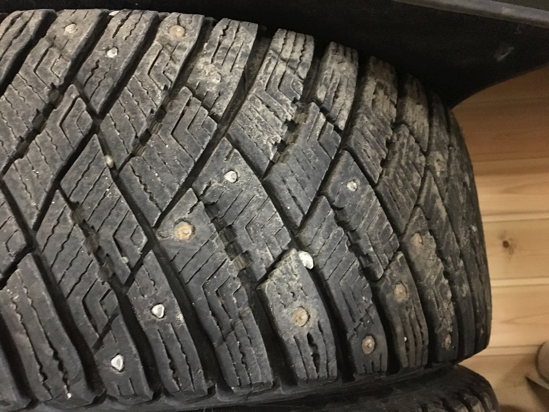 Гудиер айс грип. Goodyear Ice Arctic. Гудиер айс Арктик 2. Гудиер зимний протектор. Goodyear ULTRAGRIP Ice Arctic индикатор износа.