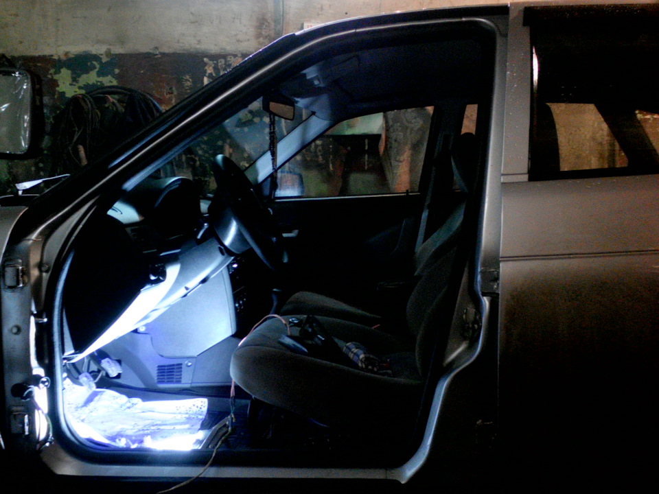 Люфт в нижней "ПЕТЛИ" водительской двери. Замена пальца. — Lada Приора ...