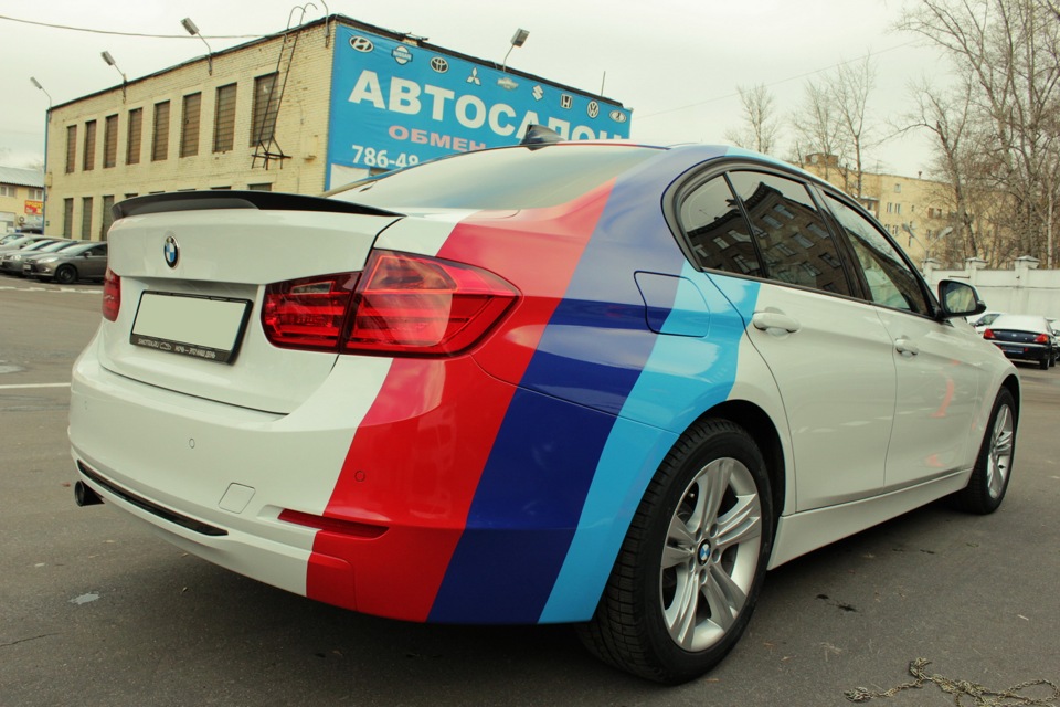 Цвета м стиль. BMW x5 Триколор. BMW M Tricolor. BMW m3 в триколоре. БМВ Триколор на x5.