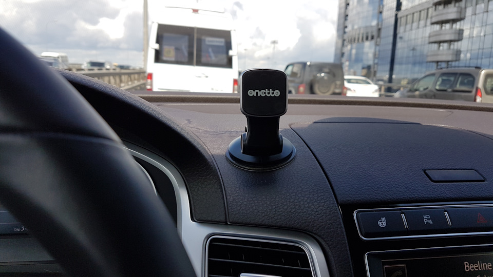 dee3976s 960 держатель для телефона touareg 2020