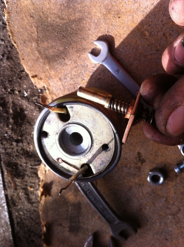 Стартер (проворачиваешь ключ зажигания стартер начинает стучать и ...