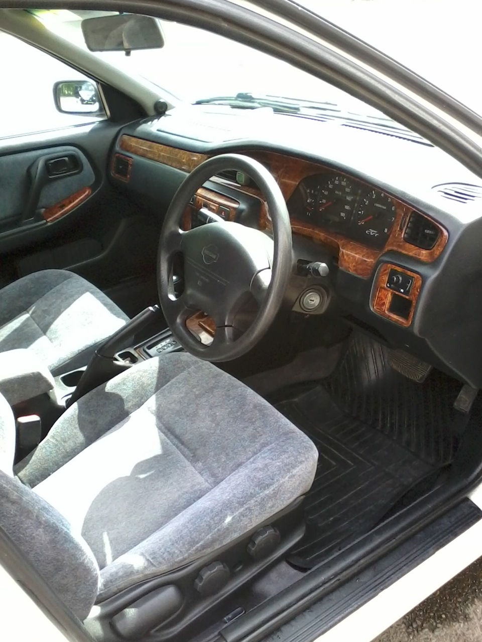 Фотографии салона и люка - Nissan Bluebird (U14), 2 л, 1998 года фотография DRIV