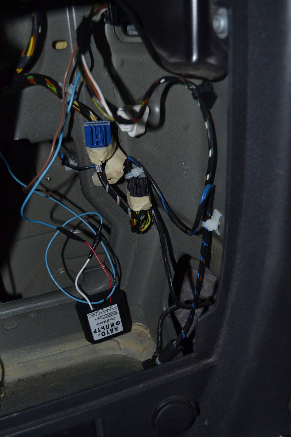 Закрепил на двусторонний скотч — Opel Zafira B