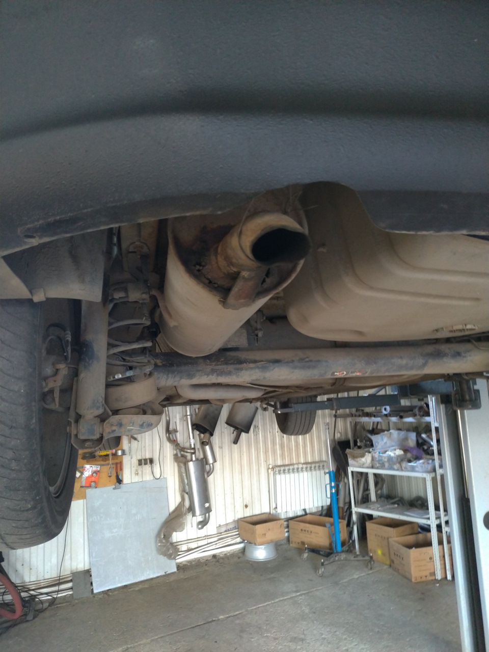 Замена задней части глушителя — Peugeot 307, 2 л, 2004 года | визит на ...