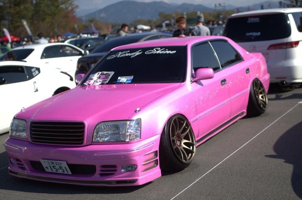 Toyota Crown Pink