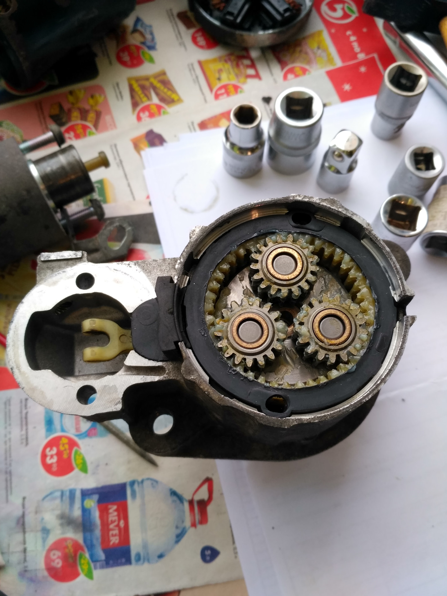 смазка для стартера редукторного. чем смазать стартер при сборке внутри. смазка редукторного стартера калина. смазка для редуктора стартера автомобиля. смазка стартера 2115.