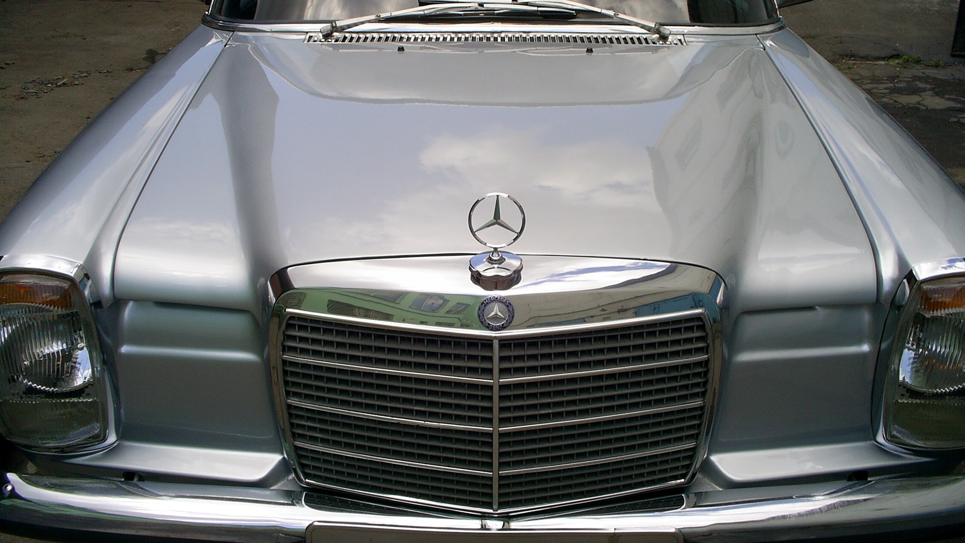 Mercedes-Benz W115 2.0 бензиновый 1976 | последний 