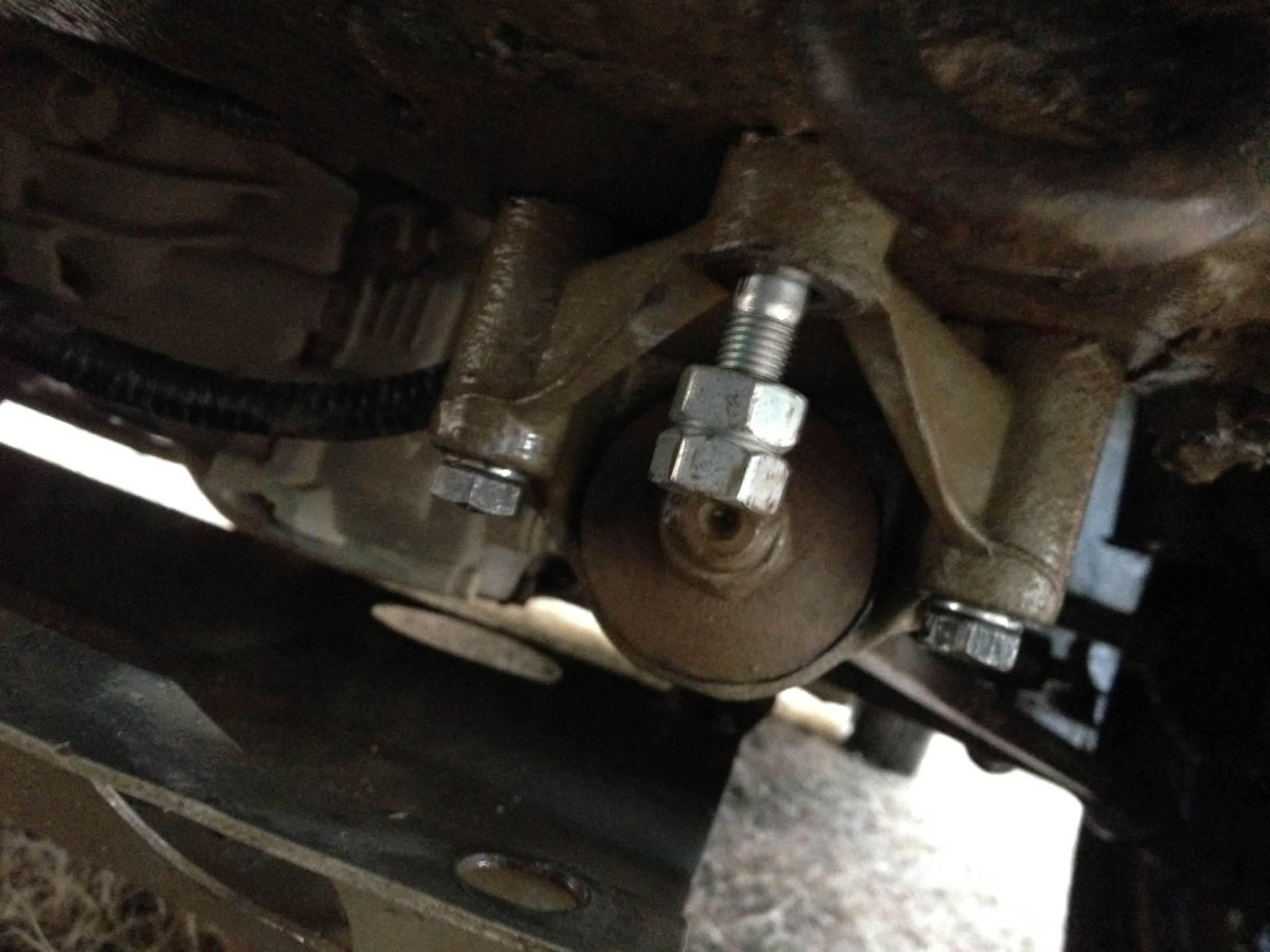 Закладные гайки краба гранта. Резьба крабы ваз. Краб на ваз 2109 фото. Передний краб ваз 2109. Болты крепления краба ваз 2109.