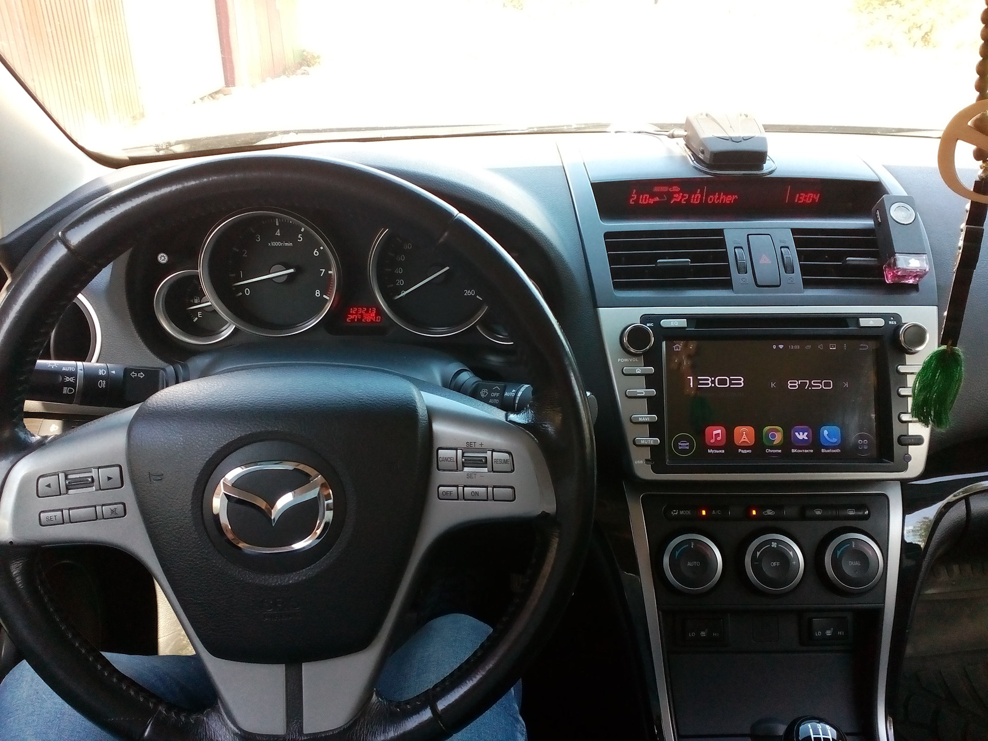 Экран мазда 6. Магнитола Mazda 6 GH. Mazda 6 GH магнитола андроид. Штатная магнитола Мазда 6 GH С экраном. Штатная мультимедиа Мазда 6 gg.