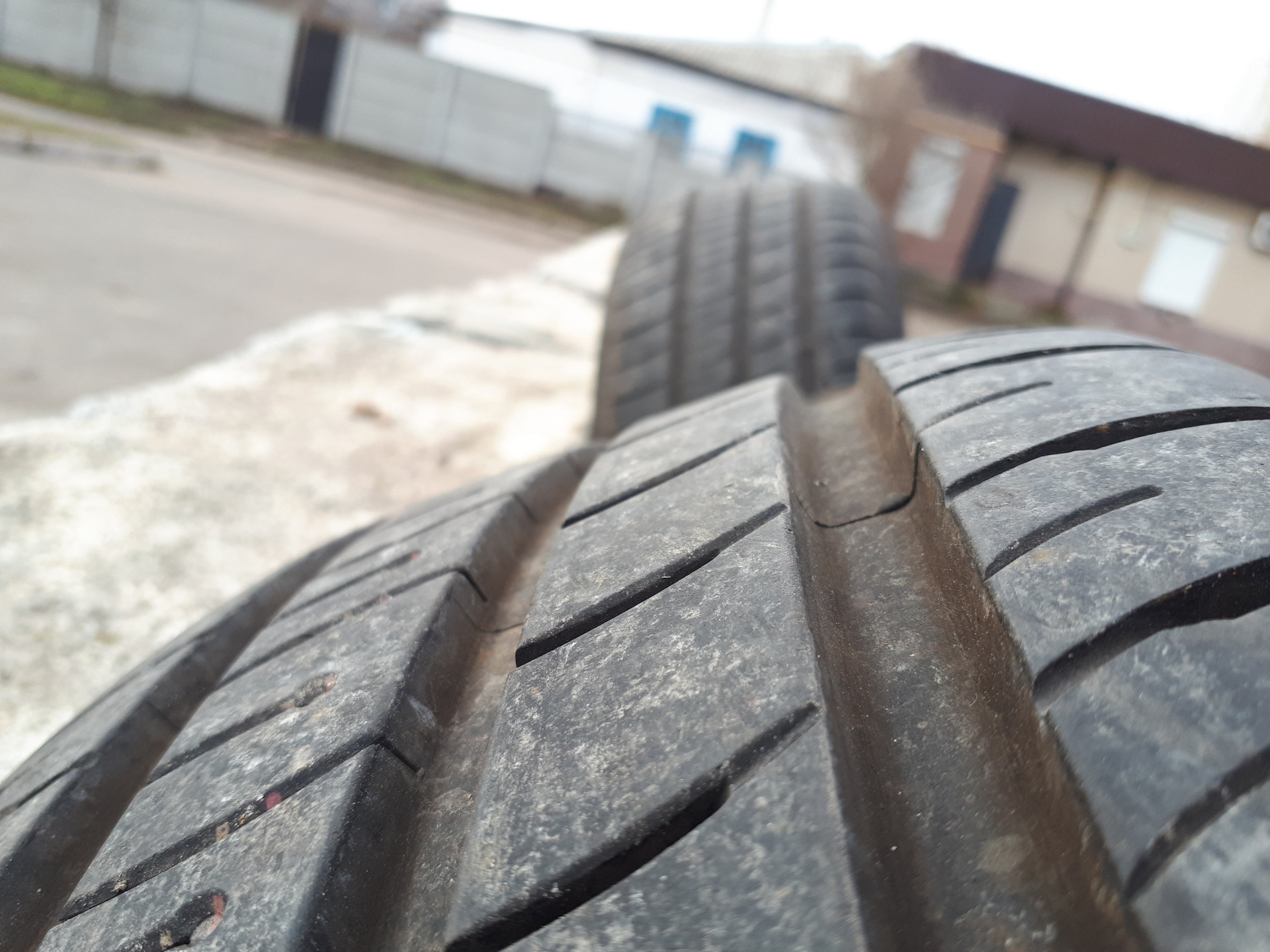 Резина 205 55r16. Kumho Ecowing 205/55 r16. Кумхо Эковинг es01 205/55/16. Шина Кумхо 205/55 r16. Колесо Kumho 205/55/16.