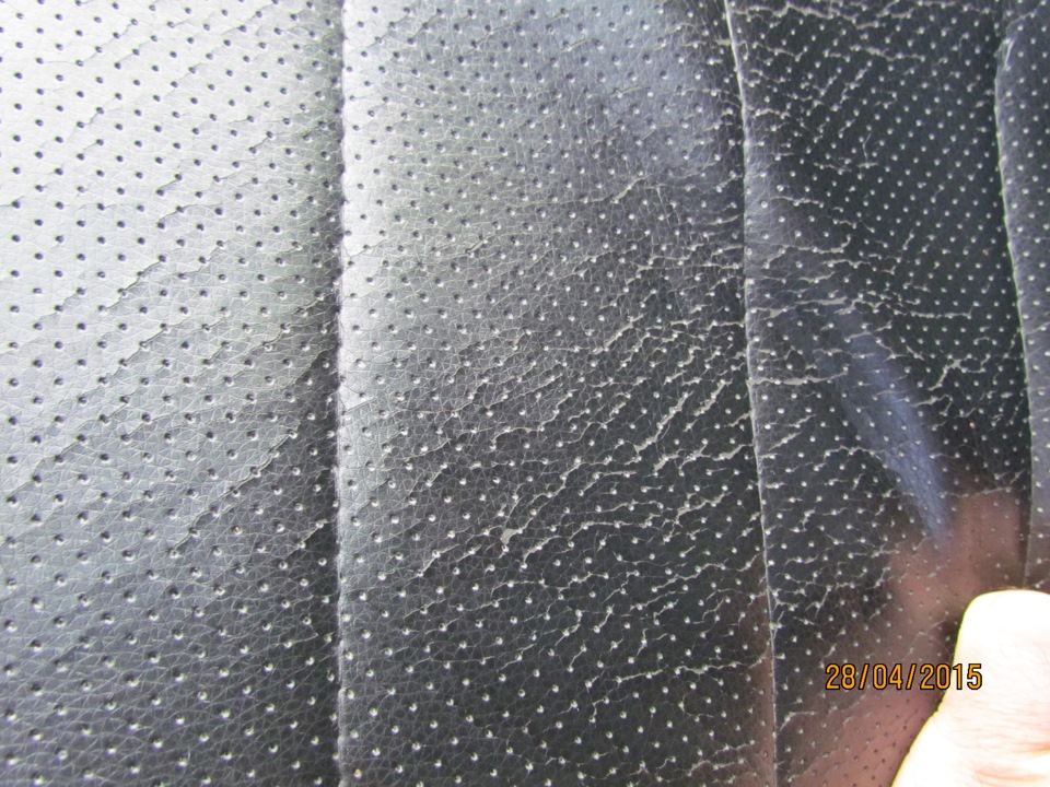 экокожа облазит. искусственная кожа потрескалась. экокожа на клеевой основе нива. экокожа. экокожа облазит.