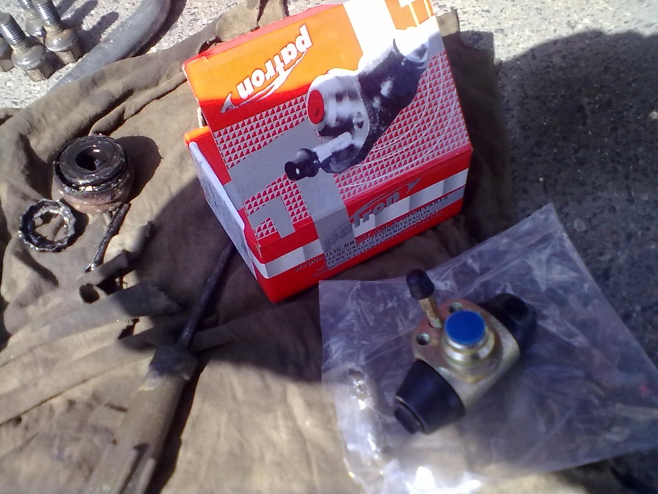 лопнула тормозная трубка — Volkswagen Passat B3, 1,8 л, 1991 года ...