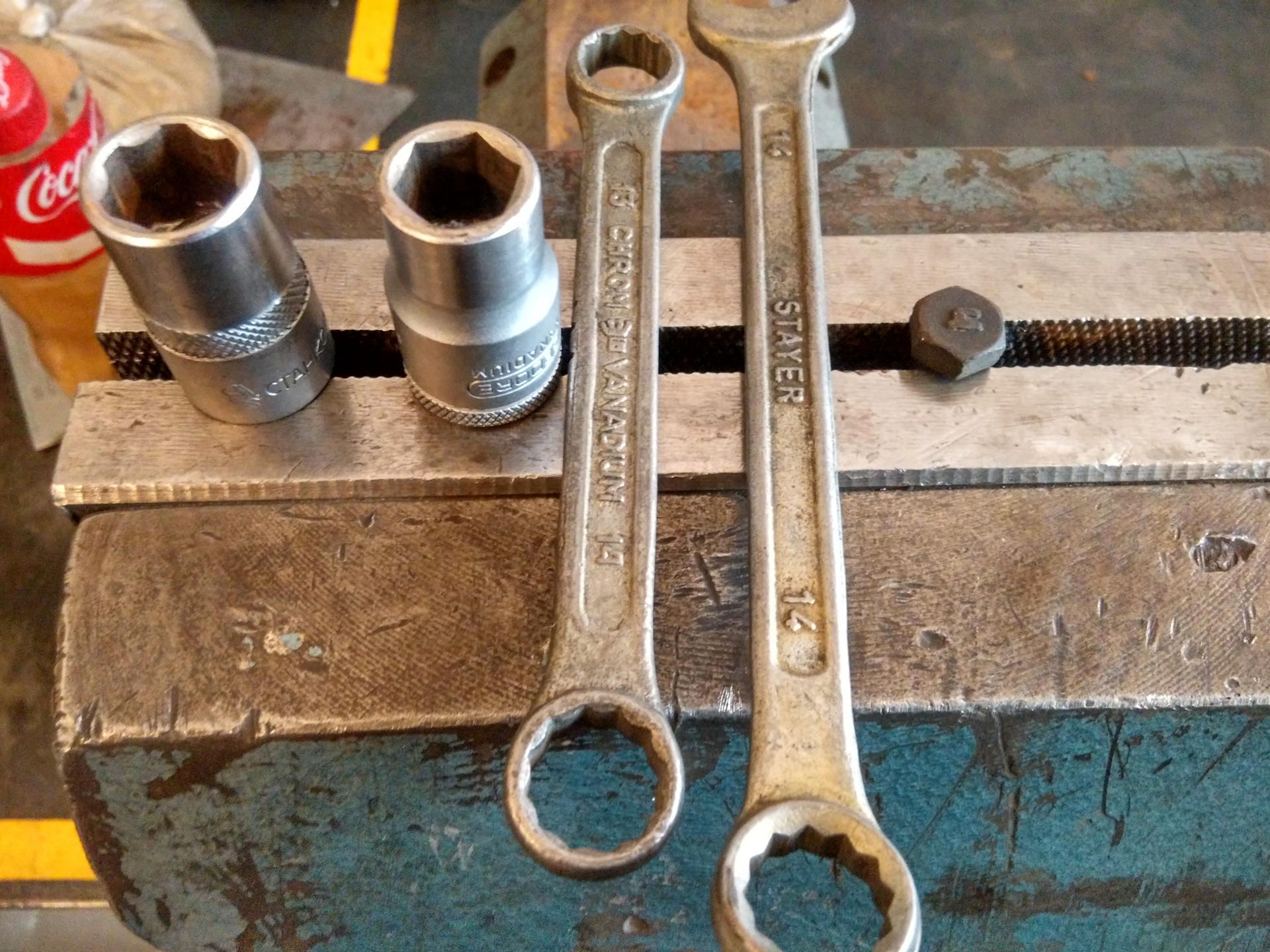 головка между 10мм и 11мм. набор ключей форс 12gh. головка торцевая звездочка 6 граней. головка торцевая на 13мм 1/8 дюйма. какие головки лучше 6 или 12.