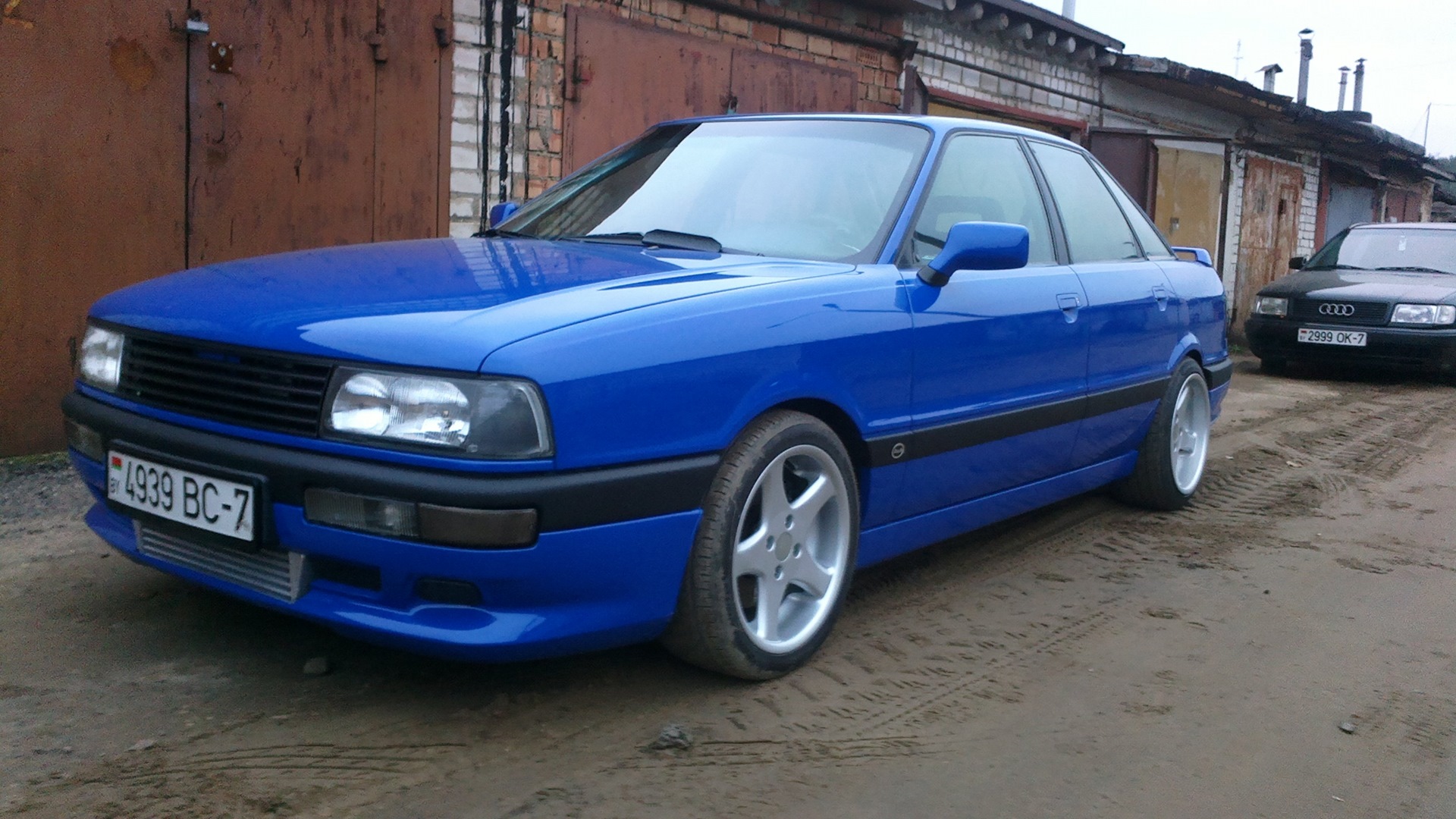 Синий 80. Audi 80 b3 синяя. Ауди 80 б3 синяя. 80 Ауди 3 синий. Цвета Ауди 80 б3.