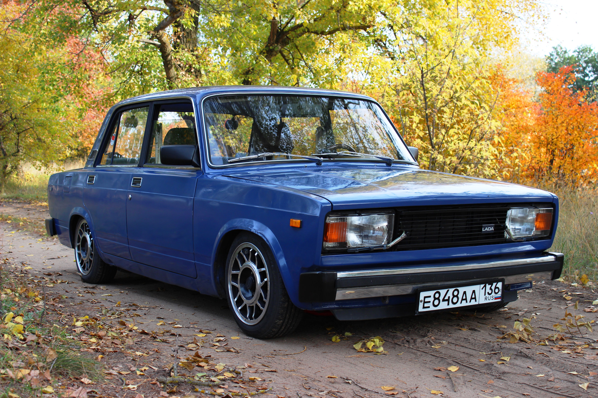 Ваз 2105 какие. Lada 2105. Lada (ВАЗ) 2105. Lada 2105 1,5. Lada 2105 6.