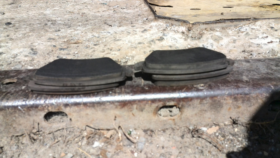 Неравномерный износ тормозных колодок — Nissan Note (1G), 1,6 л, 2011 ...