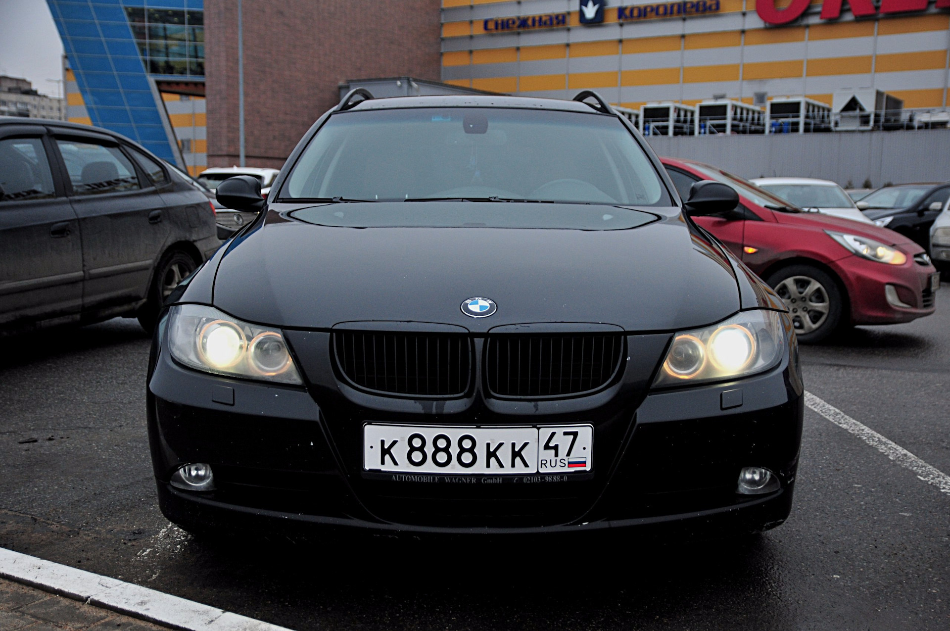 Номер bmw. БМВ с500ск178. Черная БМВ номера 505. 47 Регион на машине. 888 Номер машины.