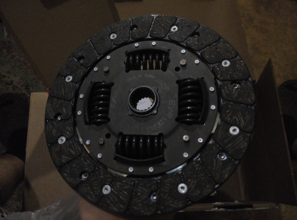 Диск аккуратный. Все лазерные надписи на месте — Lada Калина Универсал (2G)